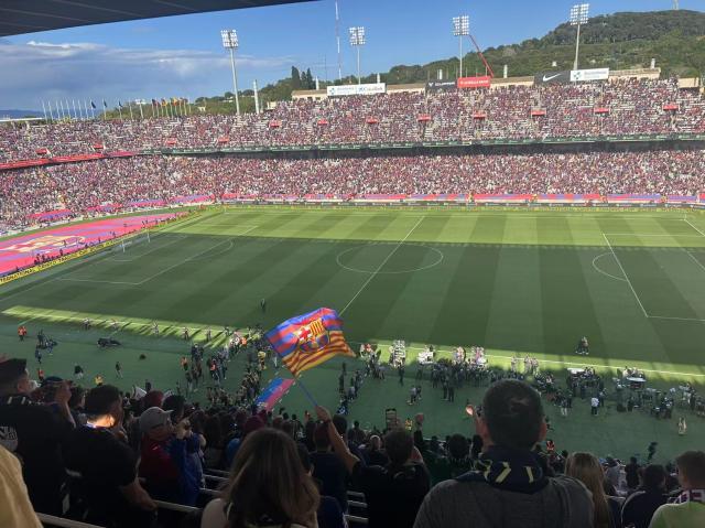 星空体育APP-【现场】巴萨2球落后依然打崩皇马 球迷提前欢庆