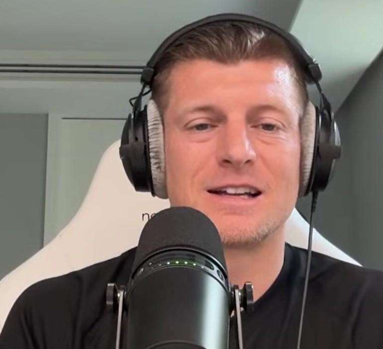 星空体育平台-克罗斯：施洛特贝克短板在决策；莱默尔是顶级边锋适配的边卫