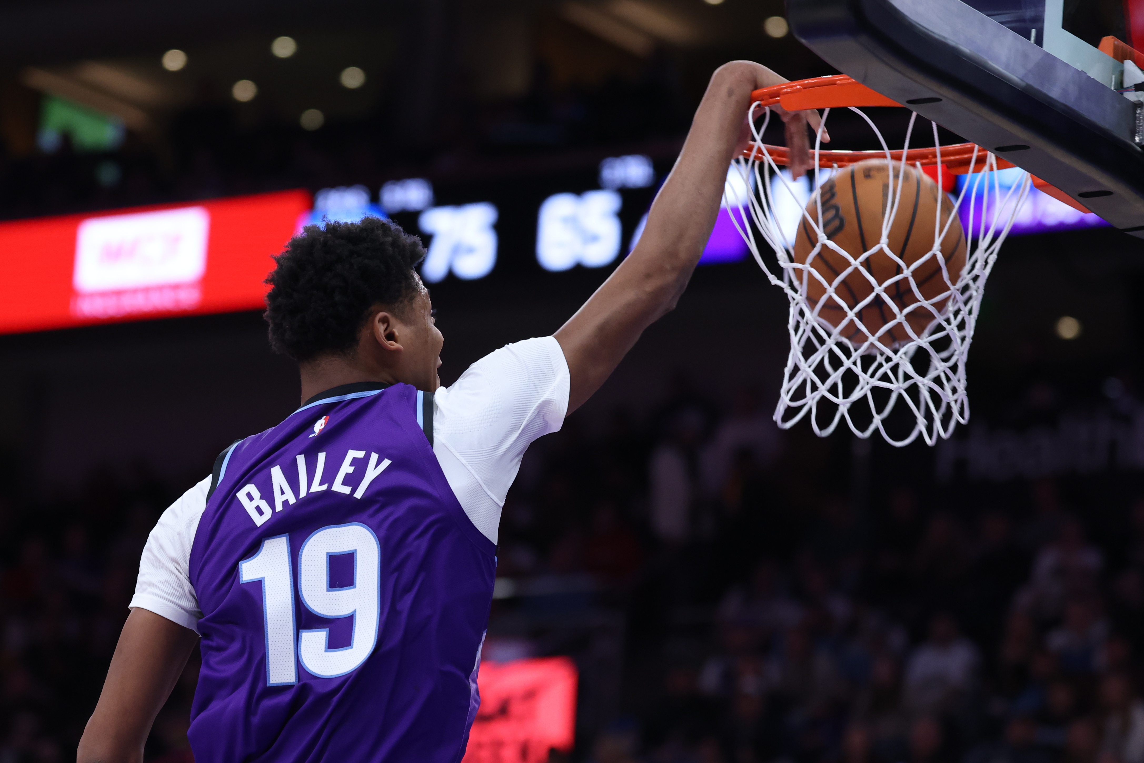 星空体育官方网站-【菜鸟】贝利25分6板 弗拉格21分11板 科比·桑德斯11分&amp;三分4中3