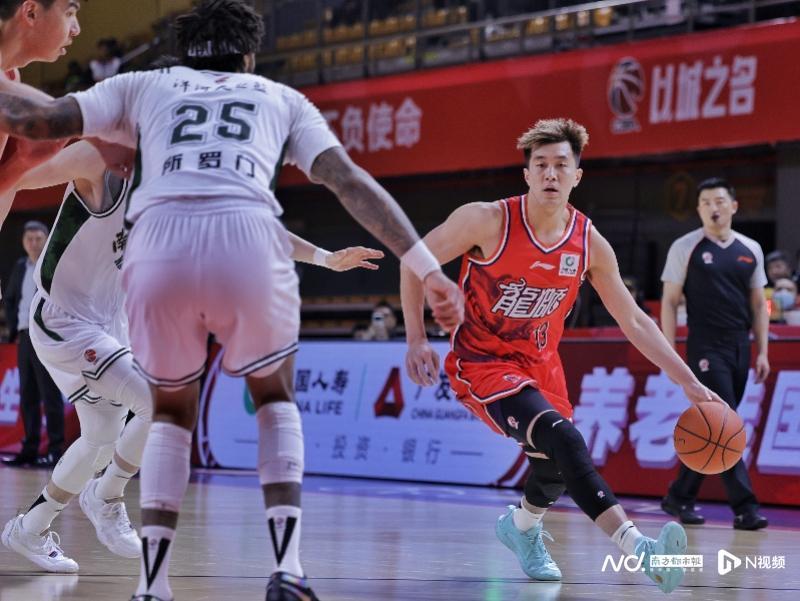 星空体育官方网站-郭艾伦复出广州男篮战胜南京队，徐昕：他对我们非常有帮助