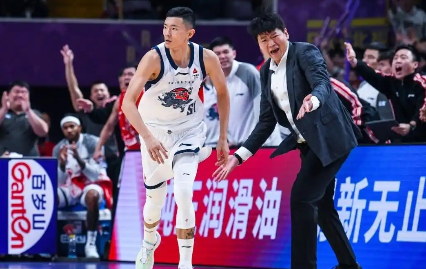 星空体育平台-13分逆转+压哨绝杀！山东男篮89-88胜浙江，昂首挺进俱乐部杯四强