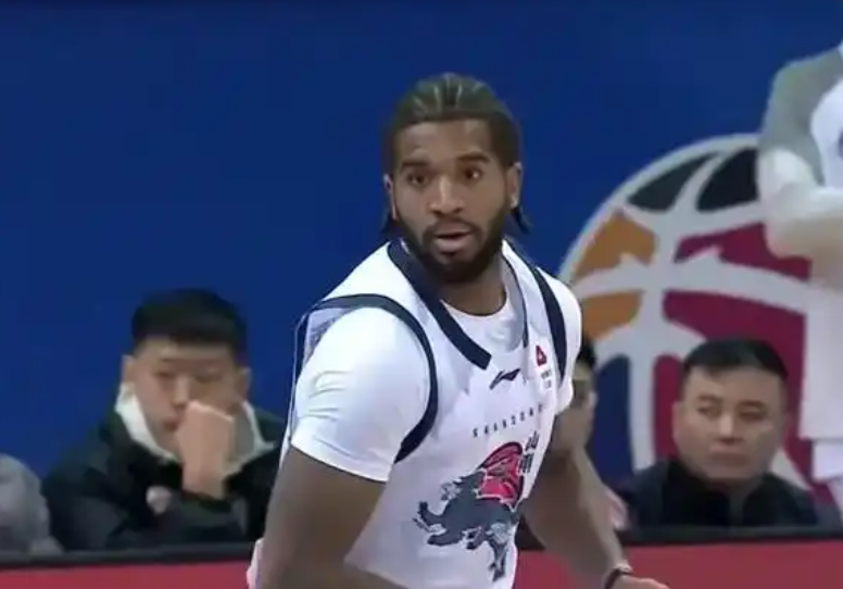 星空体育平台-13分逆转+压哨绝杀！山东男篮89-88胜浙江，昂首挺进俱乐部杯四强