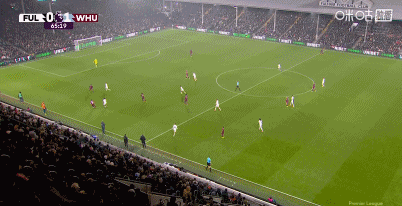 星空体育APP-西汉姆联客场1-0富勒姆，莱诺出击失误，萨默维尔破僵制胜