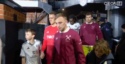 星空体育APP-西汉姆联客场1-0富勒姆，莱诺出击失误，萨默维尔破僵制胜