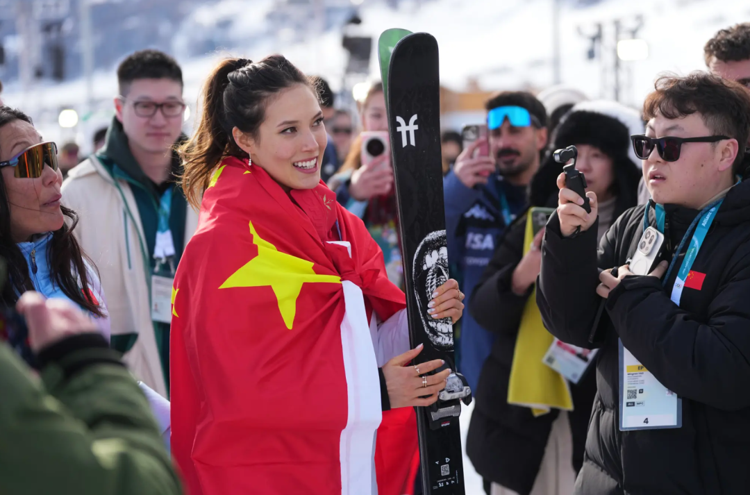 美国拟征100%重税“狙击”谷爱凌？所谓“叛国”标签，撕开的是双重标准的遮羞布