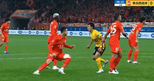 星空体育官方网站-巨大争议！上海海港又获裁判“照顾”，吾米提江故意撞人逃红牌|青岛市|贺凯|宋浩宇|青岛西海岸|中超联赛_新浪体育_新浪新闻